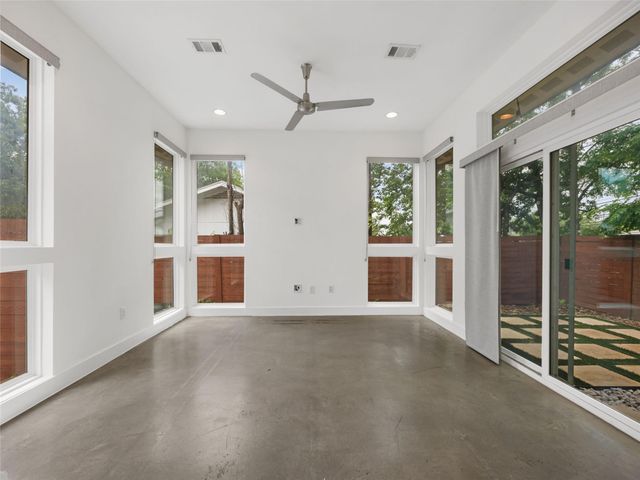 513 W Croslin ST B, Austin, TX 78752