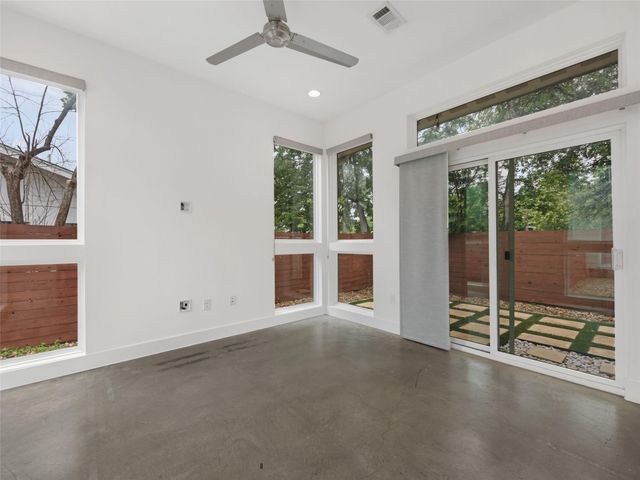 513 W Croslin ST B, Austin, TX 78752