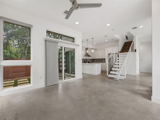 513 W Croslin ST B, Austin, TX 78752