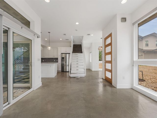513 W Croslin ST B, Austin, TX 78752