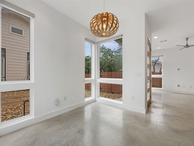 513 W Croslin ST B, Austin, TX 78752