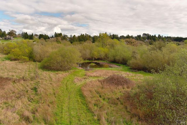 755 Watertrough Rd, Sebastopol, CA 95472