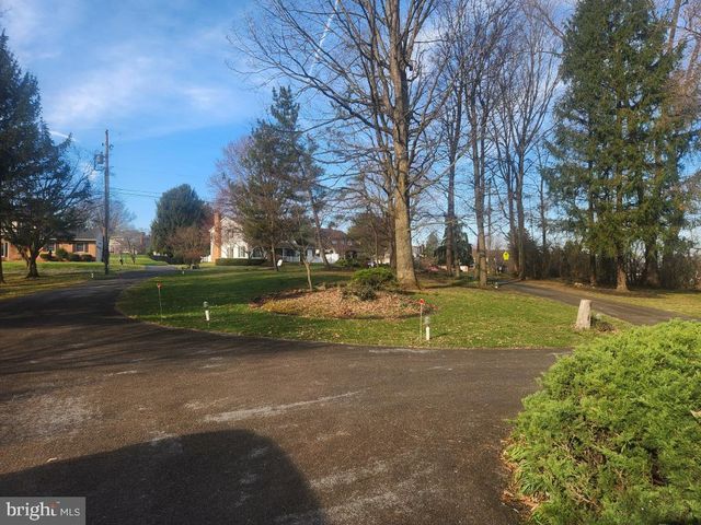 827 HORNIG RD, Lancaster, PA 17601