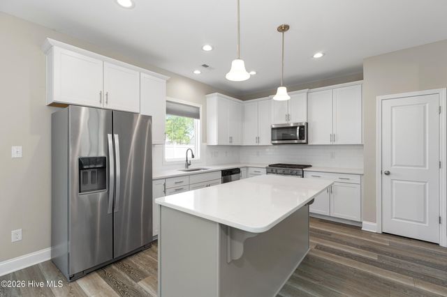 411 Jasmine Way, Burgaw, NC 28425