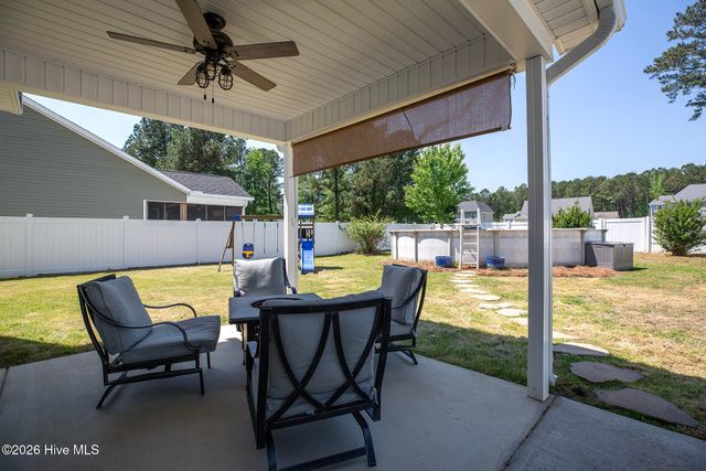 411 Jasmine Way, Burgaw, NC 28425