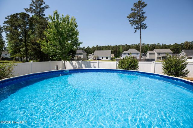 411 Jasmine Way, Burgaw, NC 28425
