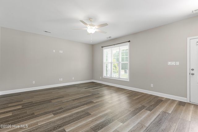 411 Jasmine Way, Burgaw, NC 28425