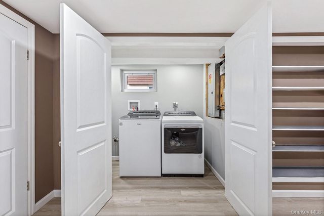15 Royal Way, New Hyde Park, NY 11040