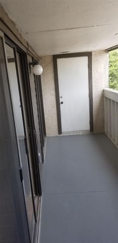 3015 Walnut Bend Lane 33, Houston, TX 77042