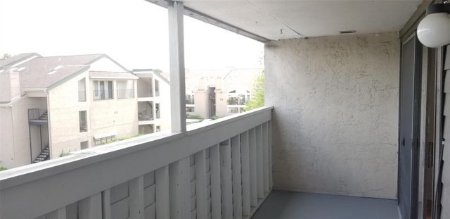 3015 Walnut Bend Lane 33, Houston, TX 77042