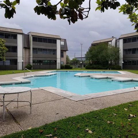 3015 Walnut Bend Lane 33, Houston, TX 77042