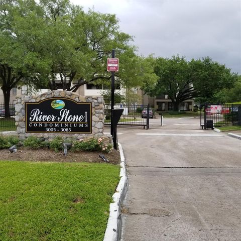 3015 Walnut Bend Lane 33, Houston, TX 77042