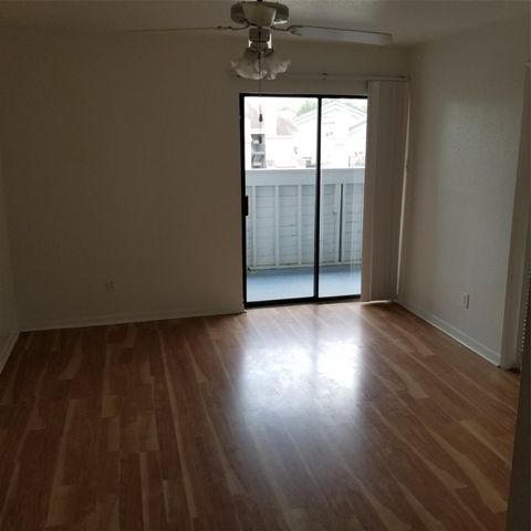 3015 Walnut Bend Lane 33, Houston, TX 77042