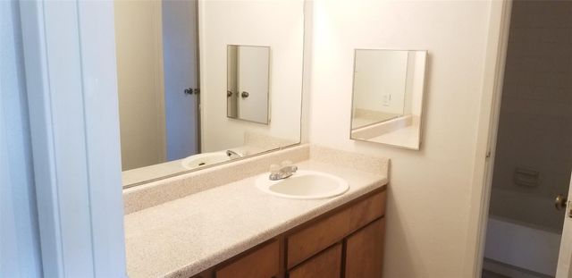 3015 Walnut Bend Lane 33, Houston, TX 77042