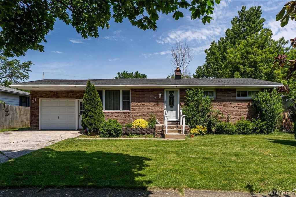 15 Hillcrest Drive, Amherst, NY 14226