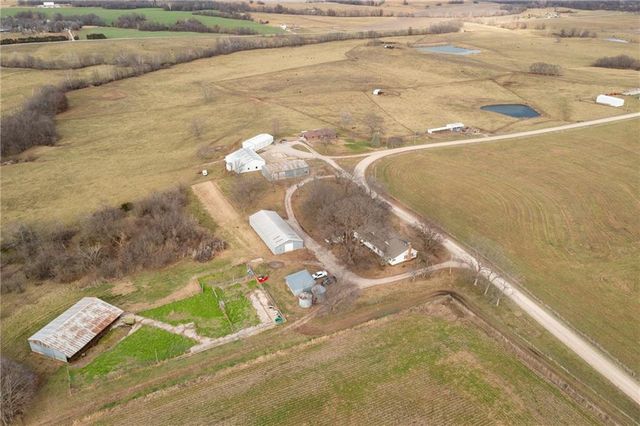 64 SW 401st Road, Centerview, MO 64019