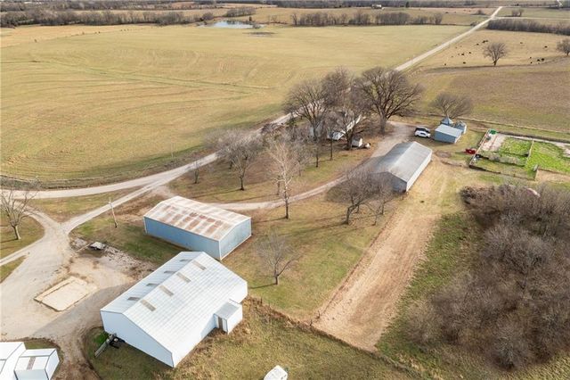 64 SW 401st Road, Centerview, MO 64019