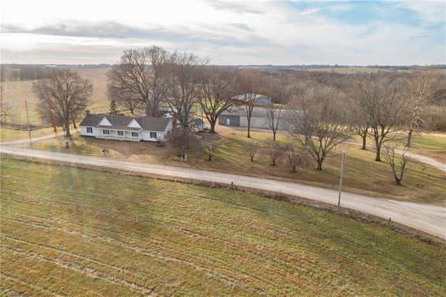 64 SW 401st Road, Centerview, MO 64019