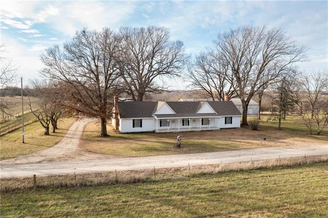 64 SW 401st Road, Centerview, MO 64019