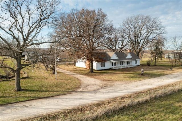 64 SW 401st Road, Centerview, MO 64019