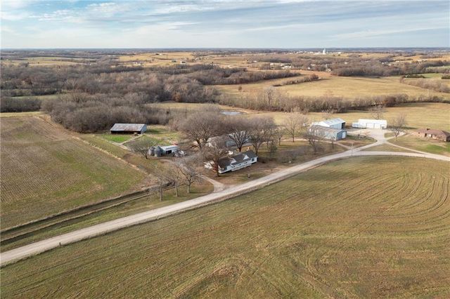 64 SW 401st Road, Centerview, MO 64019
