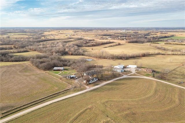 64 SW 401st Road, Centerview, MO 64019