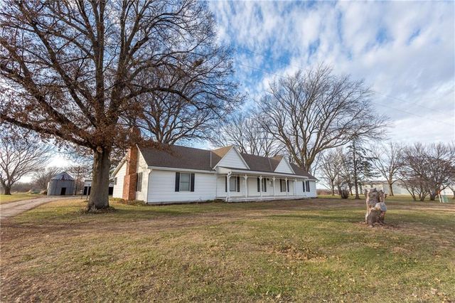64 SW 401st Road, Centerview, MO 64019