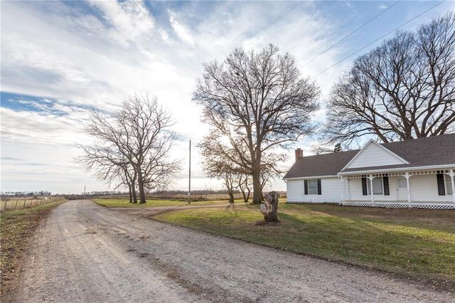 64 SW 401st Road, Centerview, MO 64019