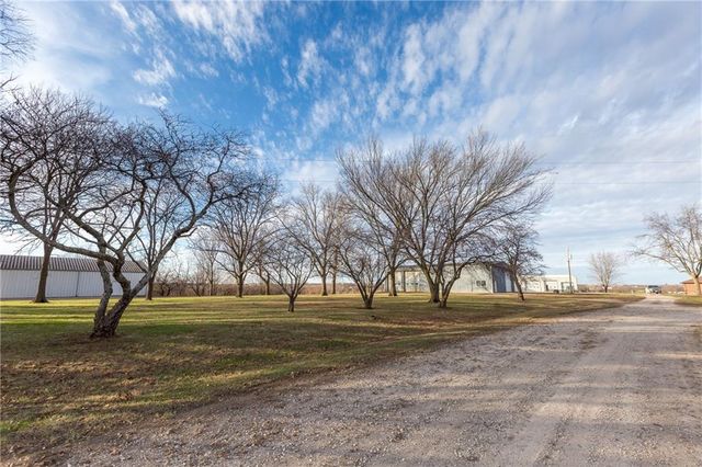 64 SW 401st Road, Centerview, MO 64019