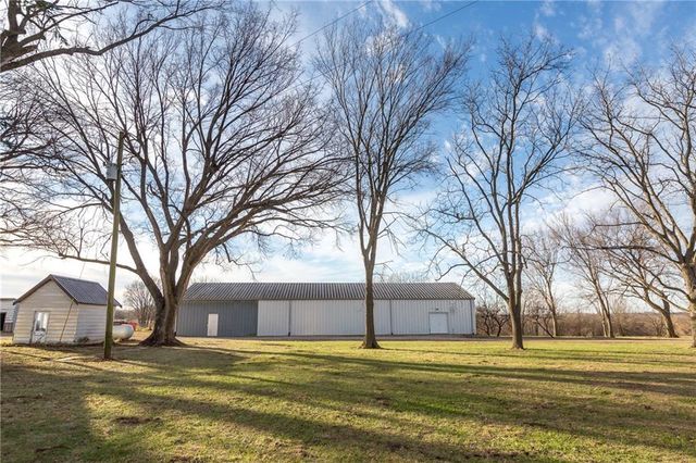 64 SW 401st Road, Centerview, MO 64019
