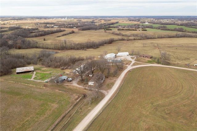 64 SW 401st Road, Centerview, MO 64019