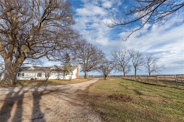 64 SW 401st Road, Centerview, MO 64019