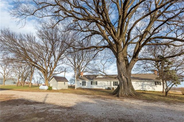 64 SW 401st Road, Centerview, MO 64019