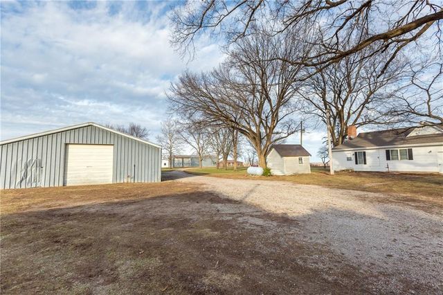 64 SW 401st Road, Centerview, MO 64019