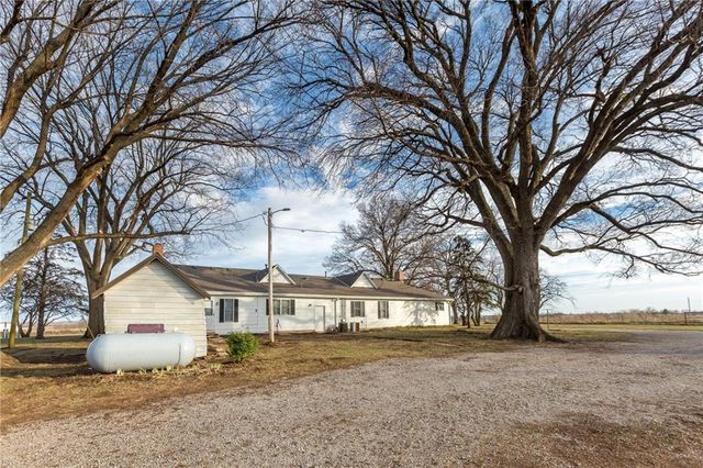 64 SW 401st Road, Centerview, MO 64019