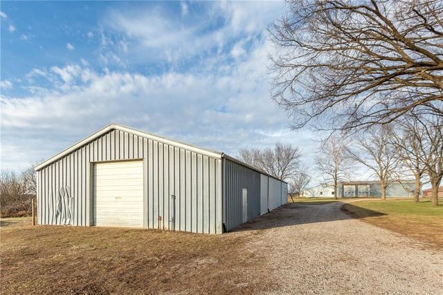 64 SW 401st Road, Centerview, MO 64019