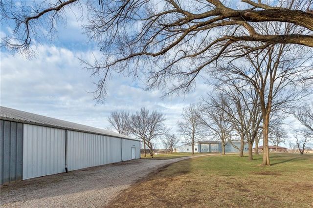 64 SW 401st Road, Centerview, MO 64019