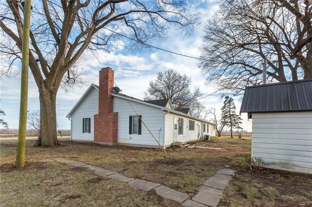 64 SW 401st Road, Centerview, MO 64019