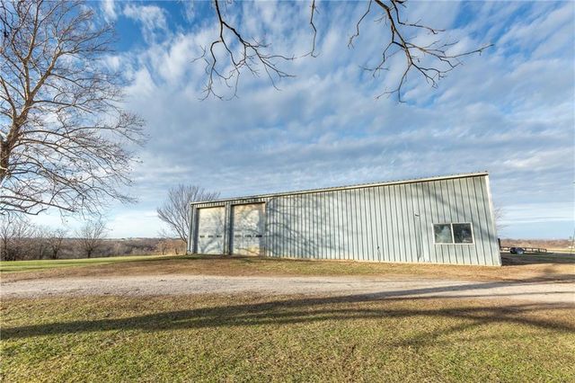 64 SW 401st Road, Centerview, MO 64019