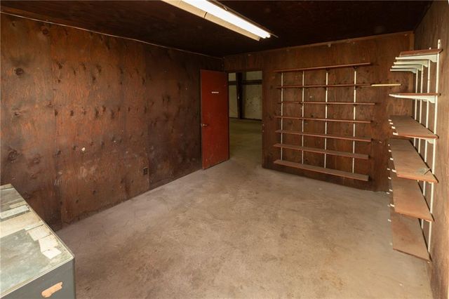 64 SW 401st Road, Centerview, MO 64019