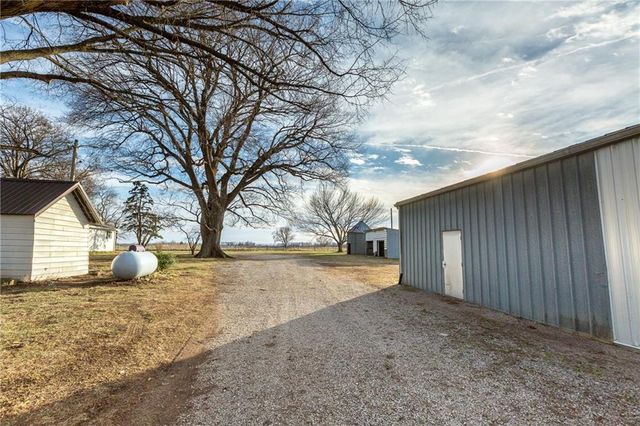 64 SW 401st Road, Centerview, MO 64019