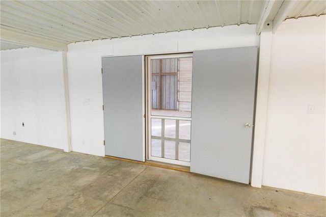 64 SW 401st Road, Centerview, MO 64019