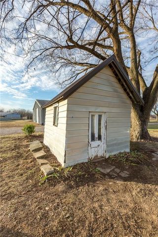 64 SW 401st Road, Centerview, MO 64019