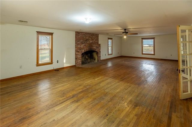 64 SW 401st Road, Centerview, MO 64019