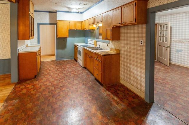 64 SW 401st Road, Centerview, MO 64019