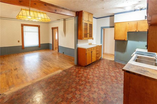 64 SW 401st Road, Centerview, MO 64019