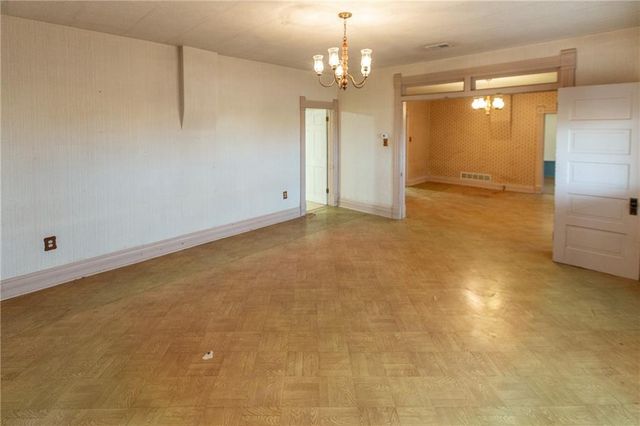 64 SW 401st Road, Centerview, MO 64019