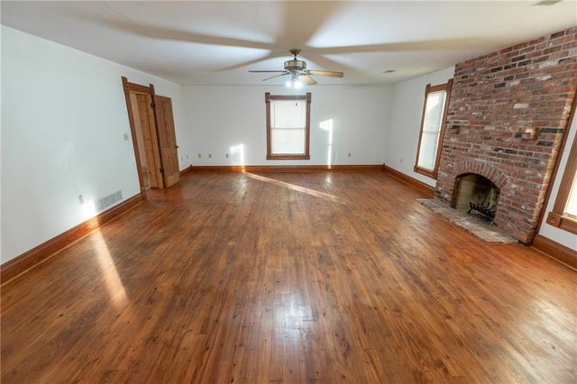 64 SW 401st Road, Centerview, MO 64019