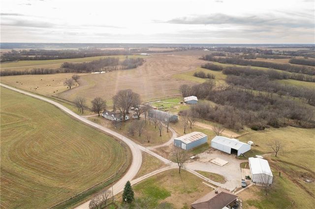 64 SW 401st Road, Centerview, MO 64019