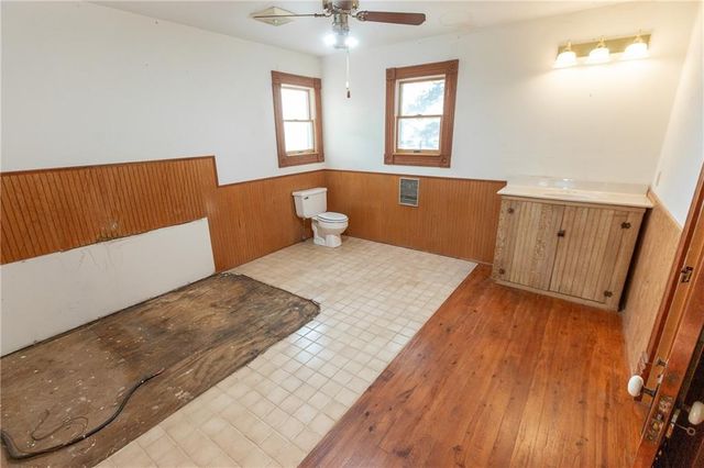 64 SW 401st Road, Centerview, MO 64019